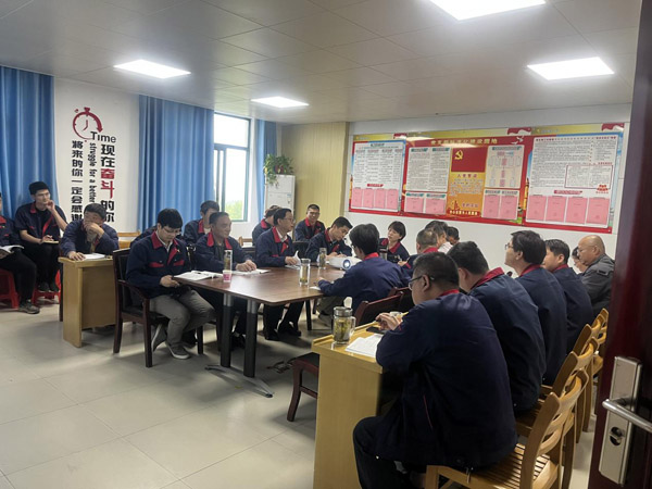 王伍升到建材研究室、建材公司調(diào)研