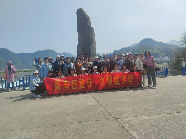 公司機(jī)關(guān)黨支部、工程服務(wù)支部聯(lián)合舉辦“三八”節(jié)主題活動(dòng)